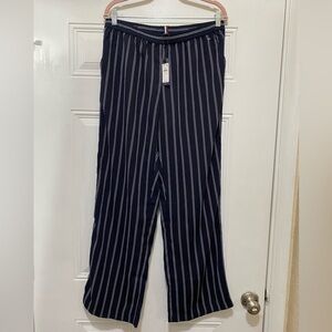 Tommy Hilfiger women’s casual Navy pinstripe pull on pants NWN $79.50 size M